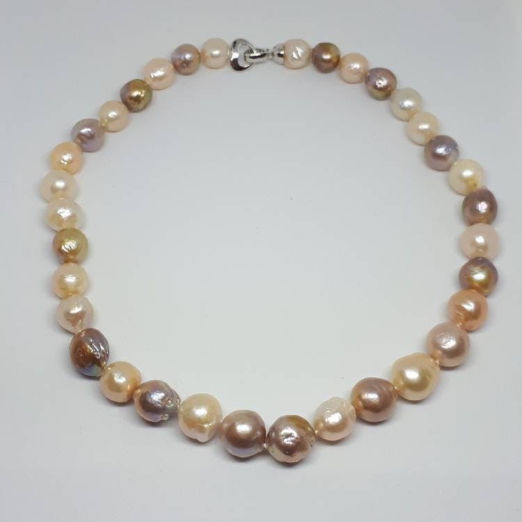 Halsband med naturfärgade rosa metallic pärlor 11-12 mm | PIRUM -  Ädelstenar och pärlor, gemmolog, värderingar, smyckeskurser | PIRUM