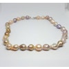 Halsband med naturfärgade rosa metallic pärlor 11-12 mm