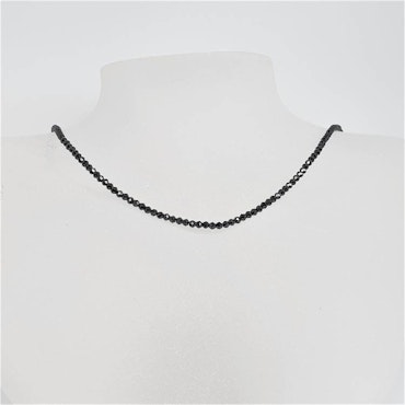 Halsband med glittrig fasettslipad svart spinell