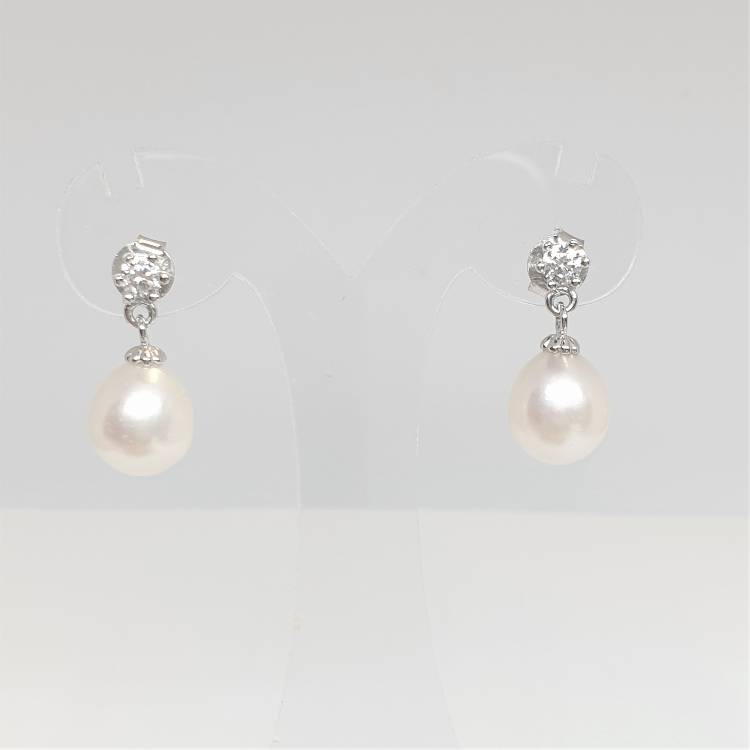 Klassisk vit droppformad pärla 8,5 mm på silverstift