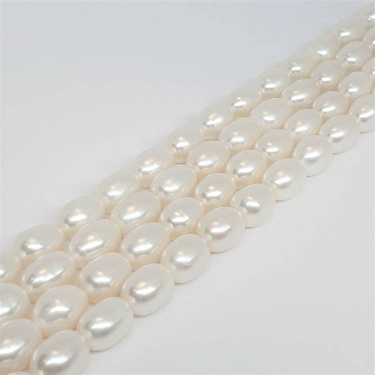 Ovala vita pärlor 8,5-9,5 mm