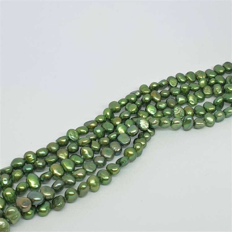 Gröna pärlor ojämna 5-6 mm