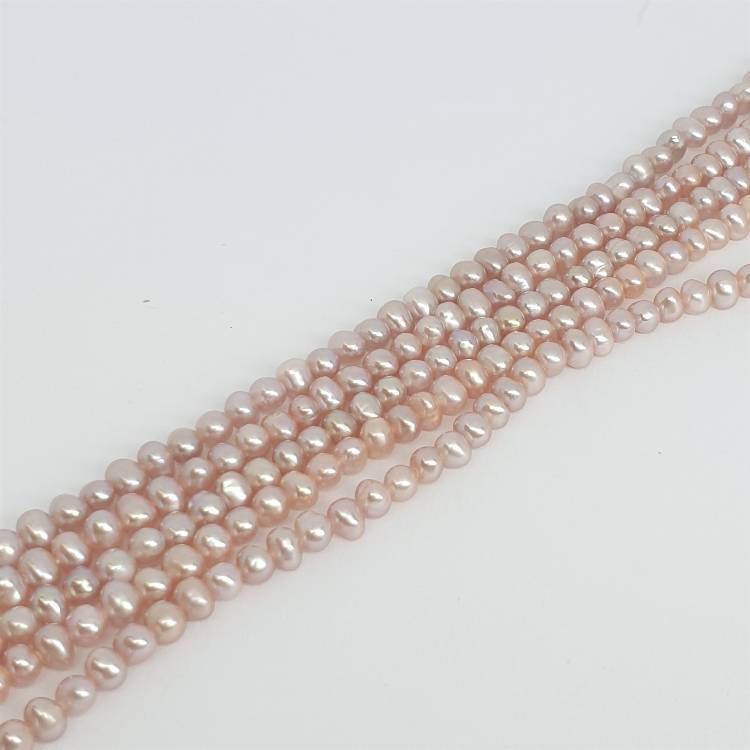 Rosa naturfärgade små ojämna pärlor 3-4 x 4 mm