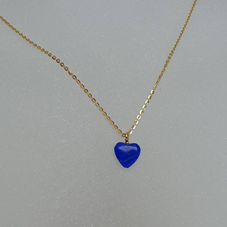 Halsband med förgylld silverkedja och hjärta i lapis lazuli - PIRUM -  Ädelstenar och pärlor, gemmolog, värderingar, smyckeskurser | PIRUM