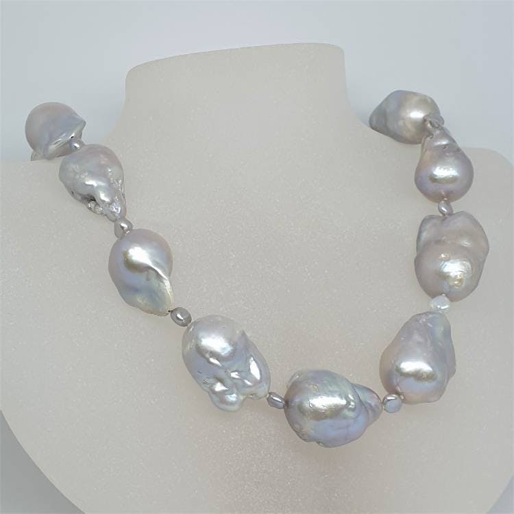 Silvergrå unikt stora barockpärlor med stjärnformat silverlås - PIRUM -  Ädelstenar och pärlor, gemmolog, värderingar, smyckeskurser | PIRUM
