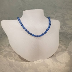 Halsband med denimblå kyanit 6 mm
