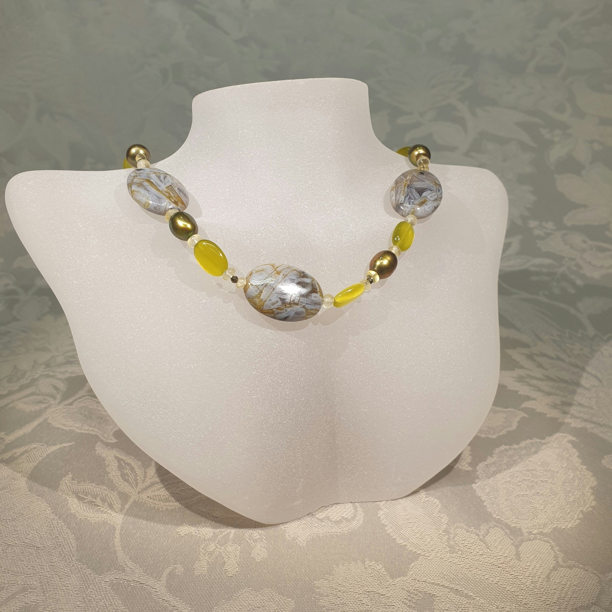 Halsband med Lemon kvarts, jaspis och pärlor