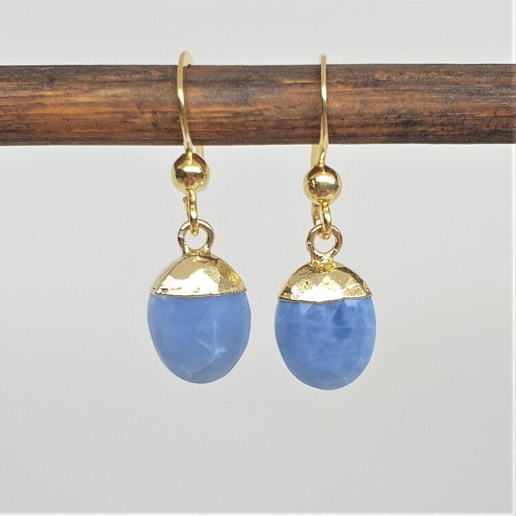 Örhängen med blå opaler på förgyllt silver | PIRUM - Ädelstenar och pärlor,  gemmolog, värderingar, smyckeskurser | PIRUM