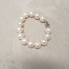 Armband med stora vita pärlor 12 mm och silverlås