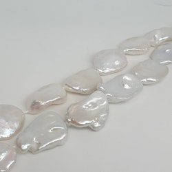 Vita platta barocka pärlor 15-17 mm