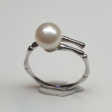 Silverring med vit odlad pärla