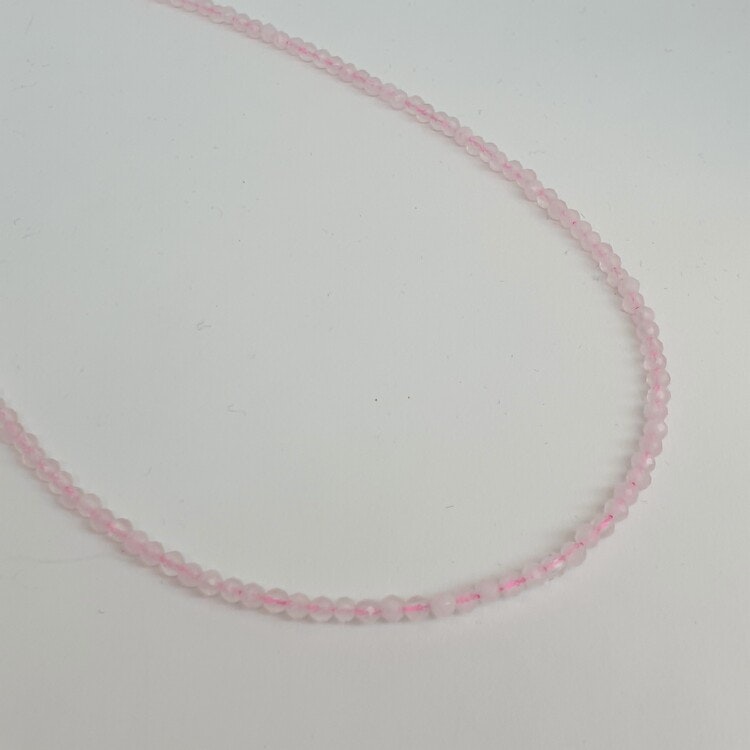 Halsband med rosenkvarts 2mm