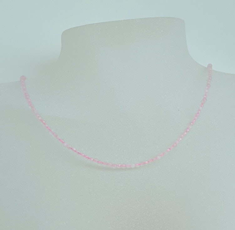 Halsband med rosenkvarts 2mm