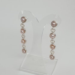 Örhängen med rosa pärlor på silver