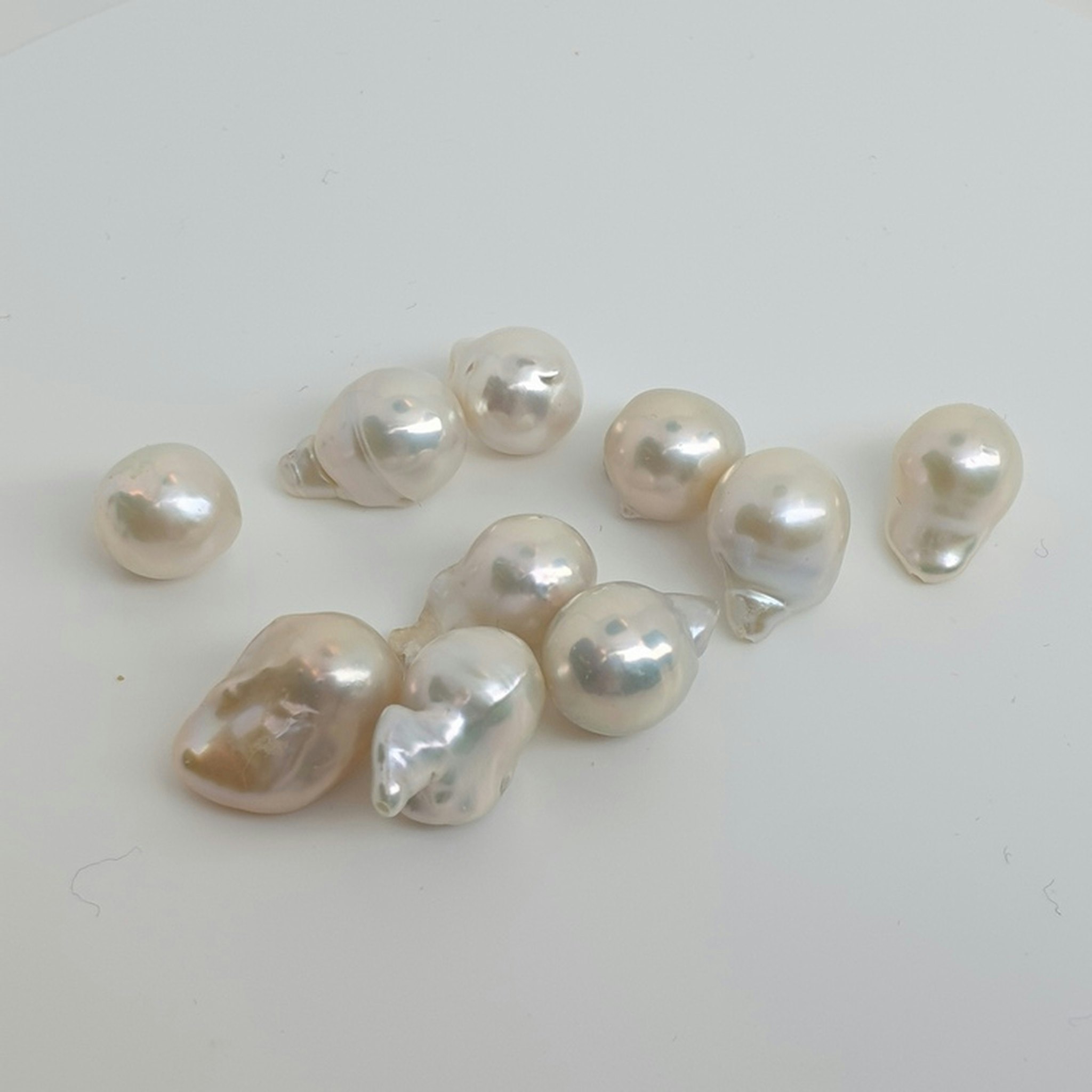 Mini barocka vita pärlor halvborrade 9,5-10 mm