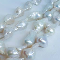 Vita stora barocka pärlor 13-15x18 mm