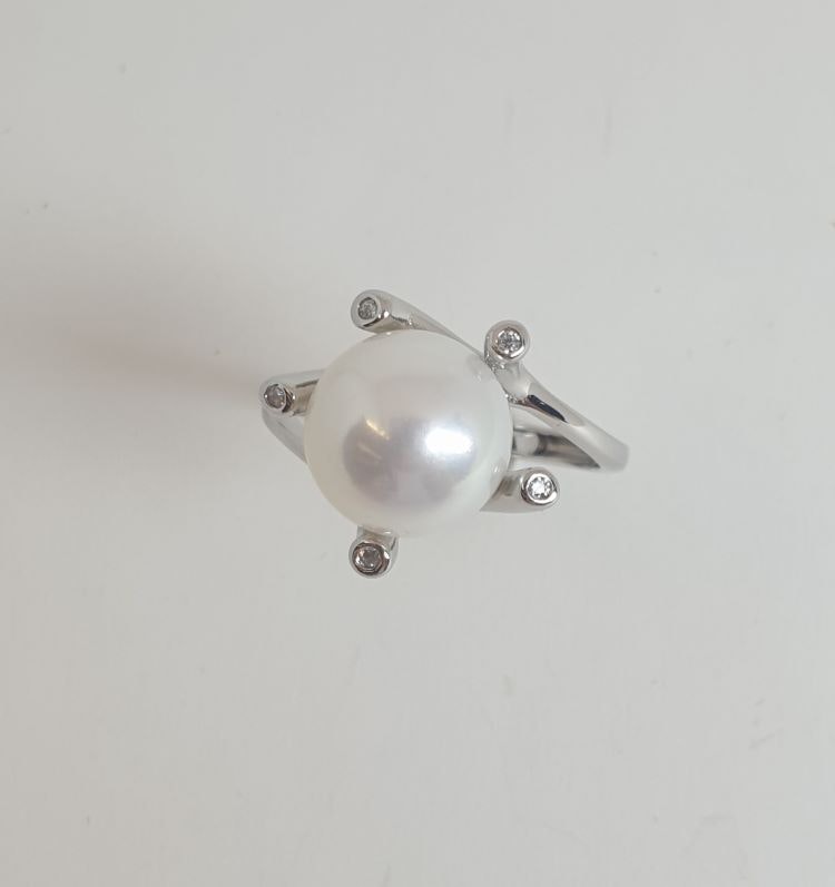 Silverring med stor vit odlad pärla