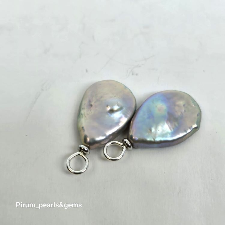 Silverfärgad 10x12 mm platt pärla på silverögla
