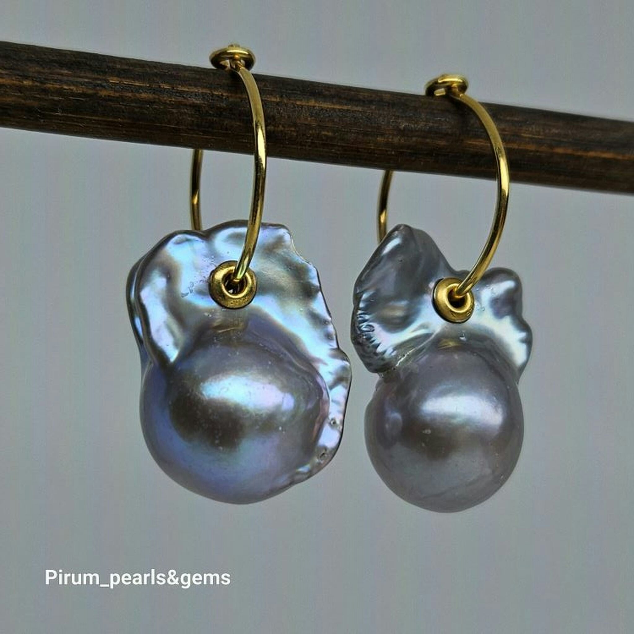 Silverblå barock pärla på silverögla