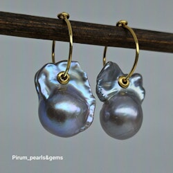 Silverblå barock pärla på silverögla