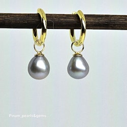 Silvergrå pärla 9,5 mm på förgylld silverögla