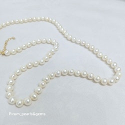 Halsband med vita runda pärlor 6,5 mm, extra långt