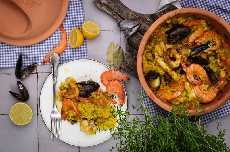 Paella tillagad i en lergryta från Römertopf