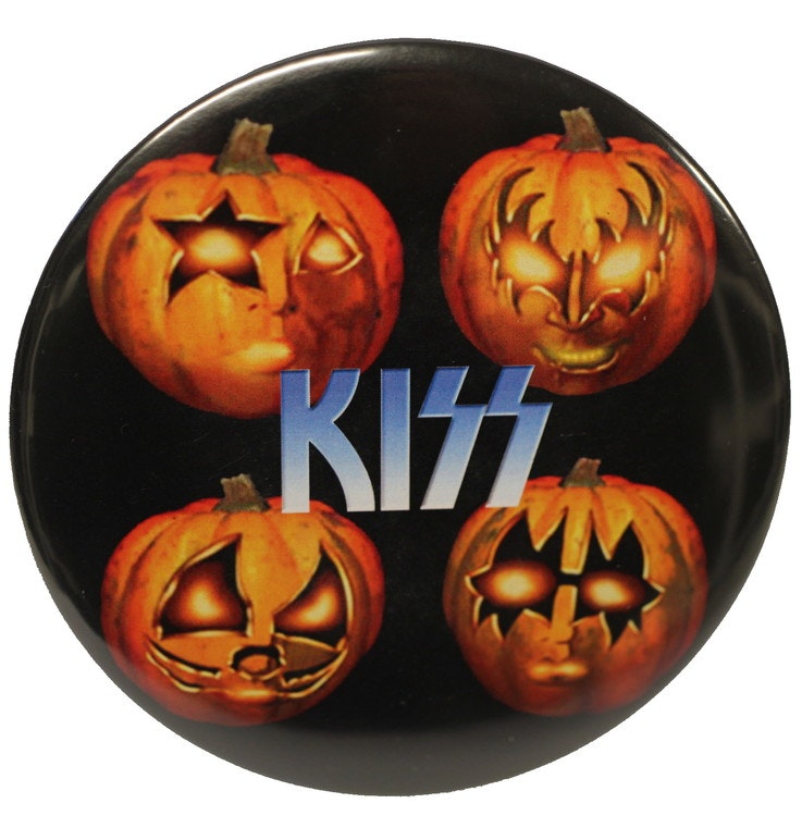 Kiss pumpkin XL badge