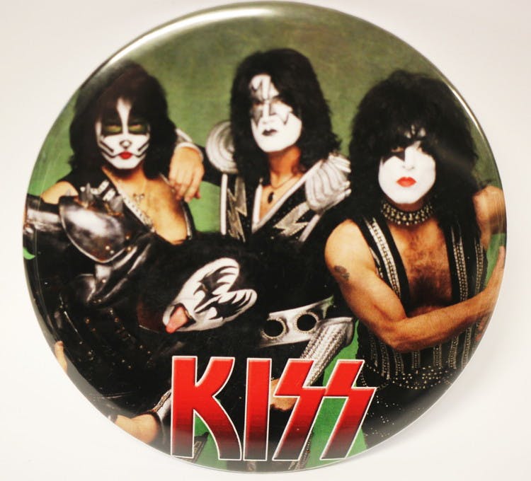 Kiss new line-up XL badge