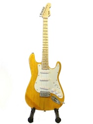 Fender Stratocaster White pickguard natural