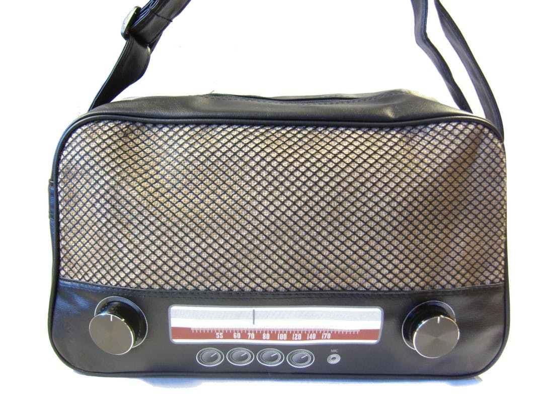 Axelväska Vintageradio stor svart
