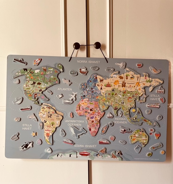 Väggkarta "världen" magnetpussel och whiteboard