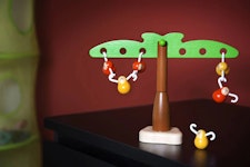 Balanserande apor i träd - PlanToys