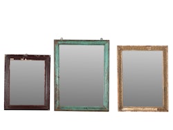3 stycken speglar som har samma pris