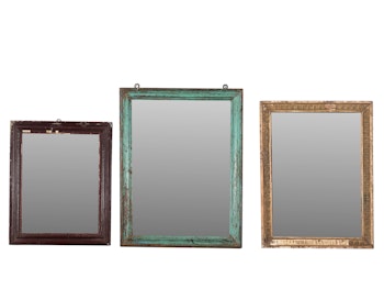 3 stycken speglar som har samma pris