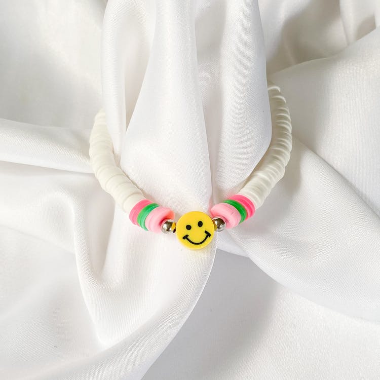 Platta pärlor smiley armband