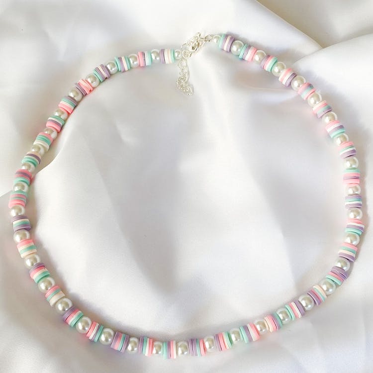Platta och runda pärlor pastell halsband