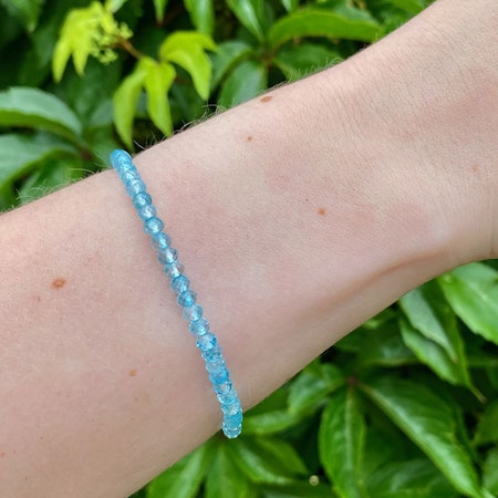 Topas Blå (Facetterad) 4mm pärlor Armband