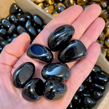 Svart Obsidian AA Trumlade stenar 100gr