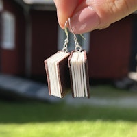 Böcker örhängen