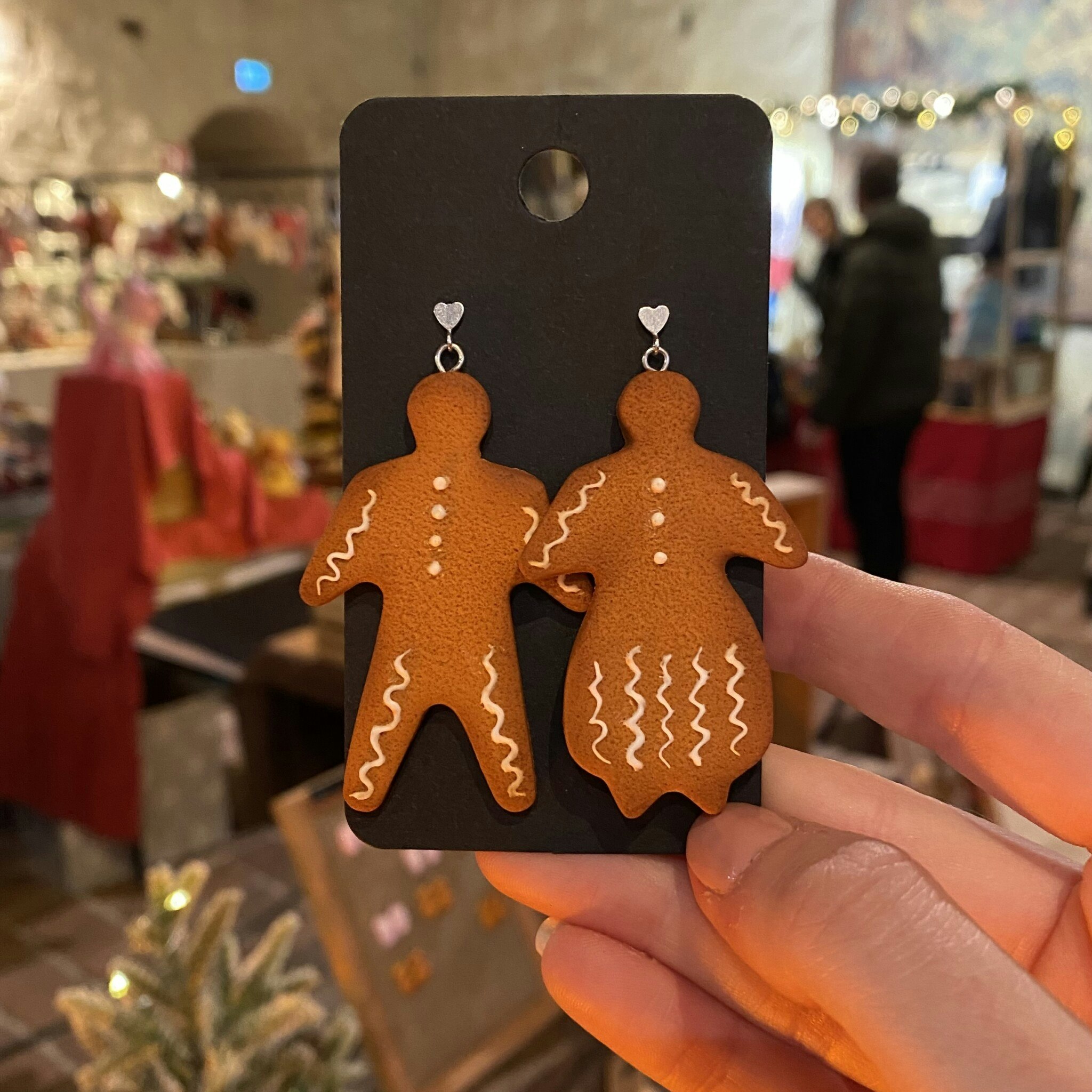 Pepparkaksgumma och gubbe örhängen