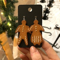 Pepparkaksgumma och gubbe örhängen