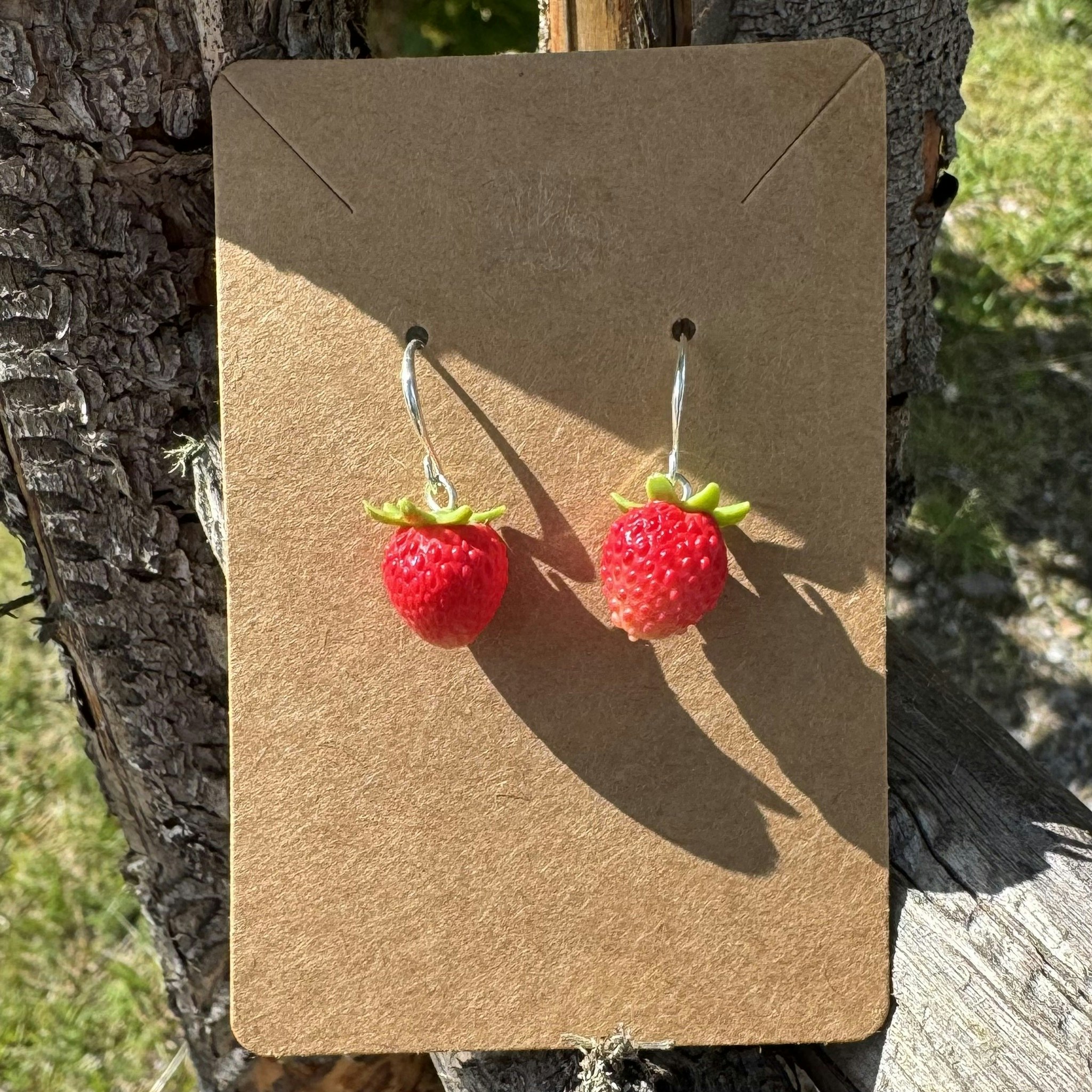 Smultron med blad örhängen