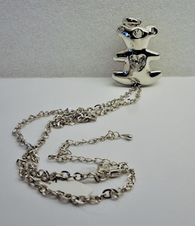 Halsband med Tousbjörn-hänge, Rhodium och sten
