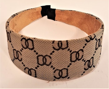 Diadem i beige med mönster