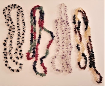 Halsband i olika  färger, 4 olika att välja på, x1