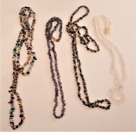 Halsband i olika  färger, 4 olika att välja på, x1