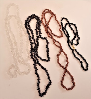 Halsband i olika  färger, 4 olika att välja på, x1