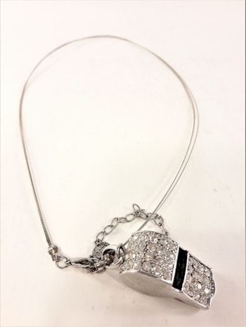 Halsband med "visselpipa" i strass, 2 varianter