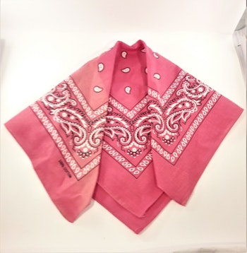 Mindre scarf med mönster, flera färger att välja mellan